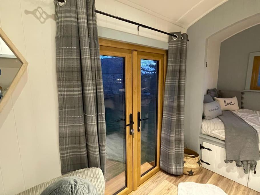 The Hut@Trefechan Wen - Coastal Coziness! Goodwick Buitenkant foto