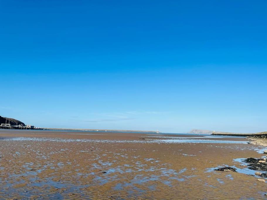 The Hut@Trefechan Wen - Coastal Coziness! Goodwick Buitenkant foto