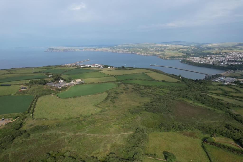 The Hut@Trefechan Wen - Coastal Coziness! Goodwick Buitenkant foto