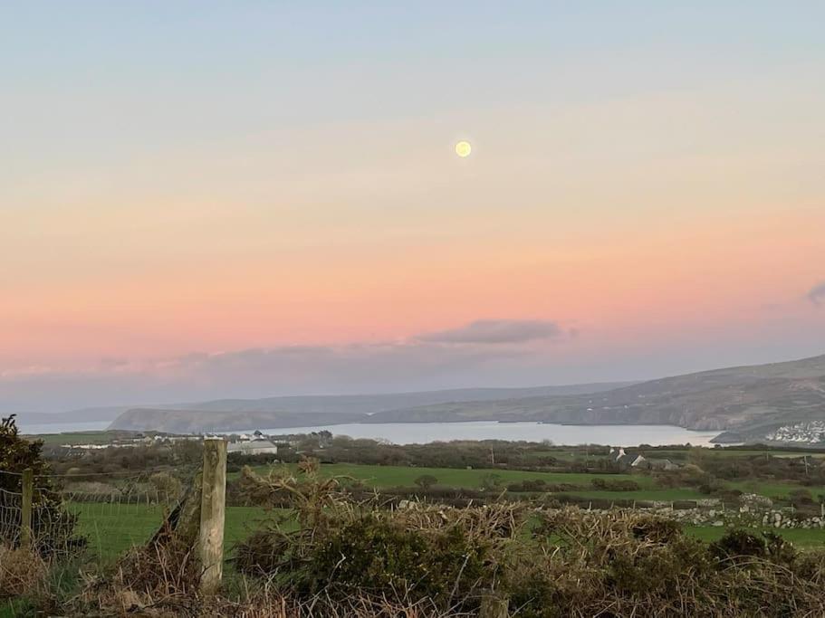 The Hut@Trefechan Wen - Coastal Coziness! Goodwick Buitenkant foto