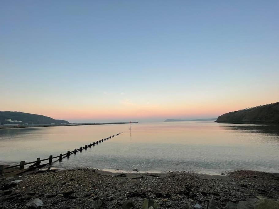 The Hut@Trefechan Wen - Coastal Coziness! Goodwick Buitenkant foto