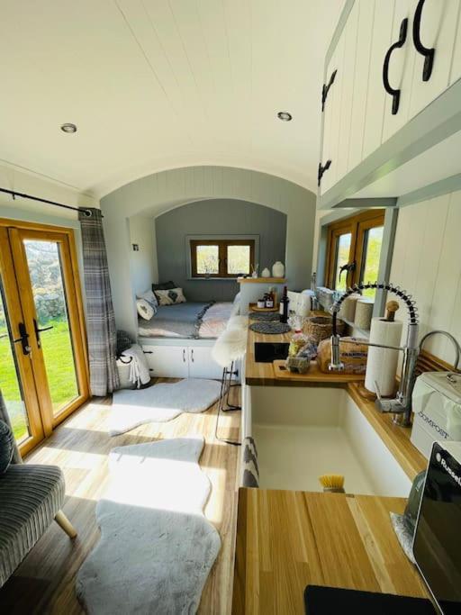 The Hut@Trefechan Wen - Coastal Coziness! Goodwick Buitenkant foto