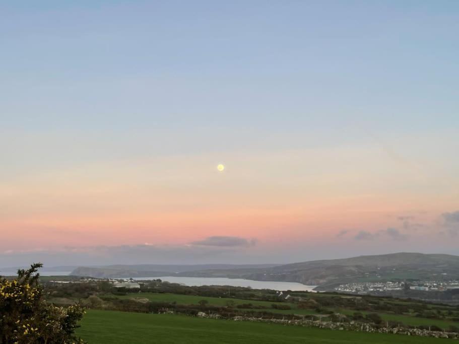 The Hut@Trefechan Wen - Coastal Coziness! Goodwick Buitenkant foto
